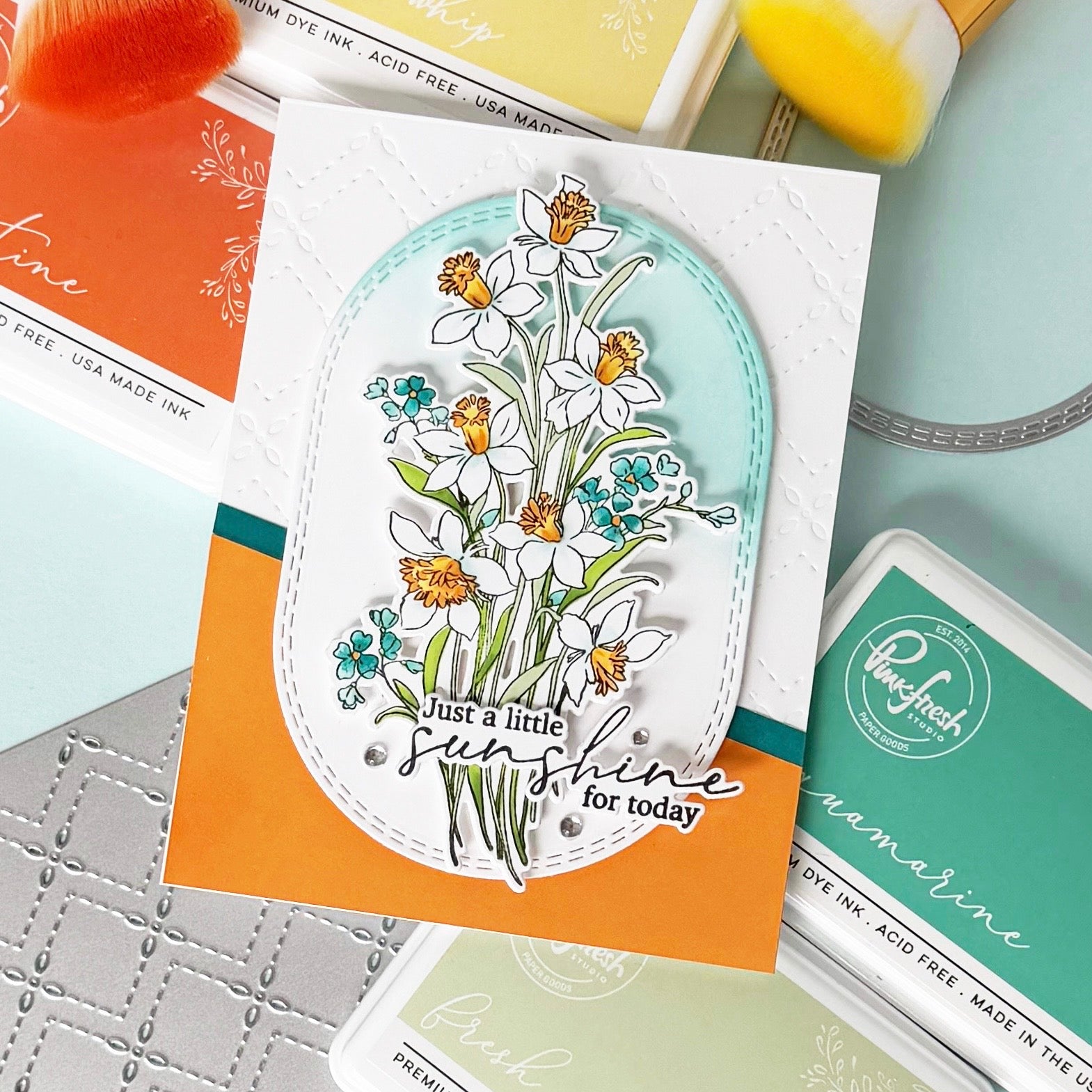 Pinkfresh Studio - Whispering Daffodils Stencils